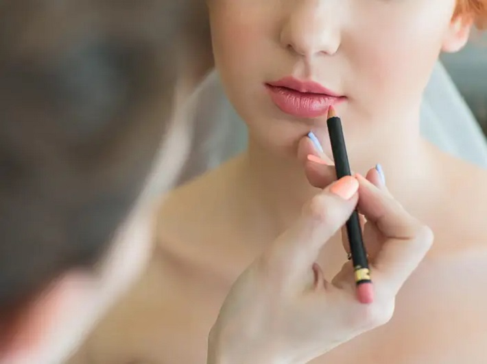 What Makeup Look Works Best for Outdoor Events