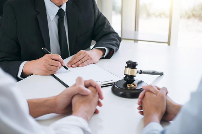 What to Know Before Hiring a Divorce Lawyer